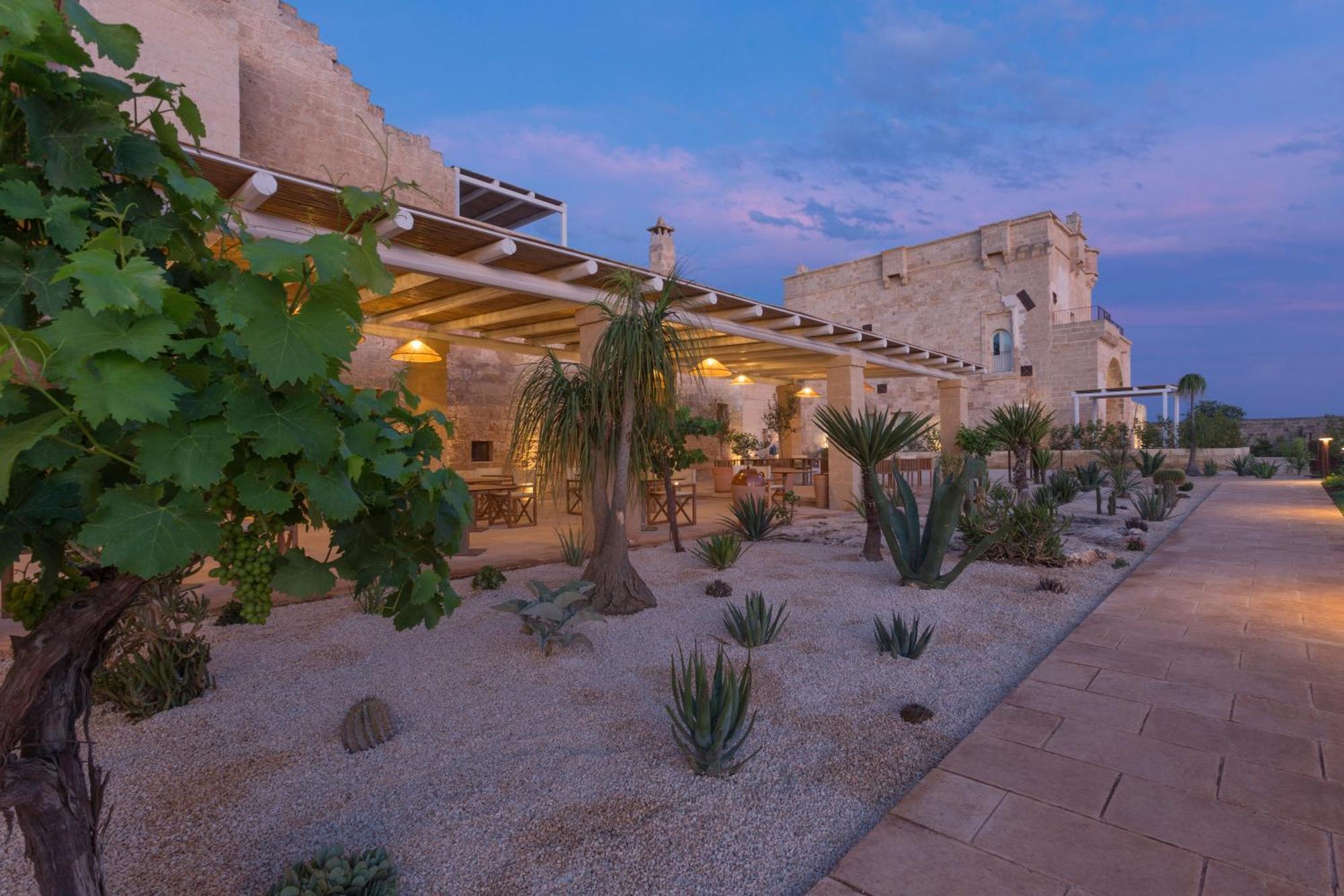 Masseria Donna Menga - The Leading Hotels Of The World Torre Lapillo Exterior photo