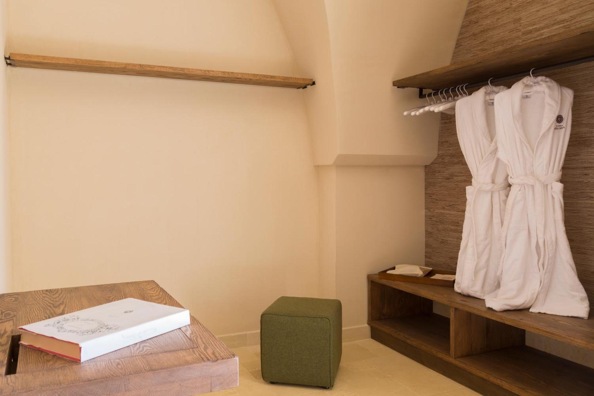 Masseria Donna Menga - The Leading Hotels Of The World Torre Lapillo Exterior photo